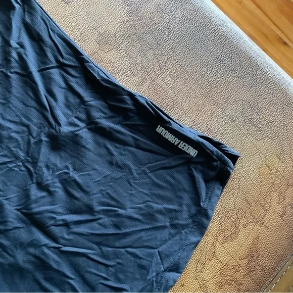 Under Armour REVERSIBLE black tank top - Picture 6 of 6